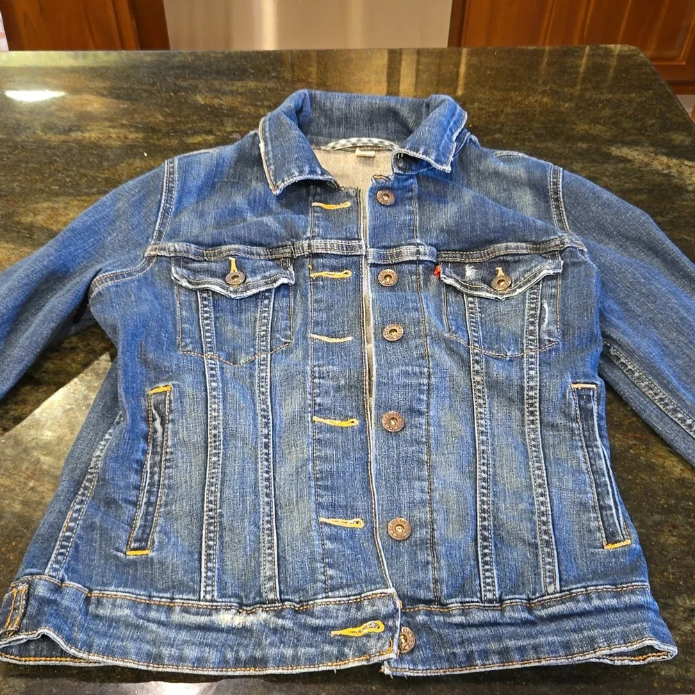 Levi’s Womens Trucker Denim Distressed Jean Jacket - Picture 1 of 11